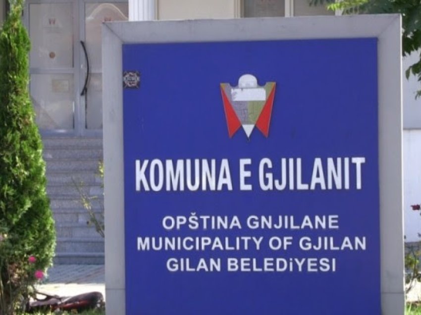 ​Kryetari i Gjilanit injoron MAPL-në për shkurtimin e orarit të punës në komunë