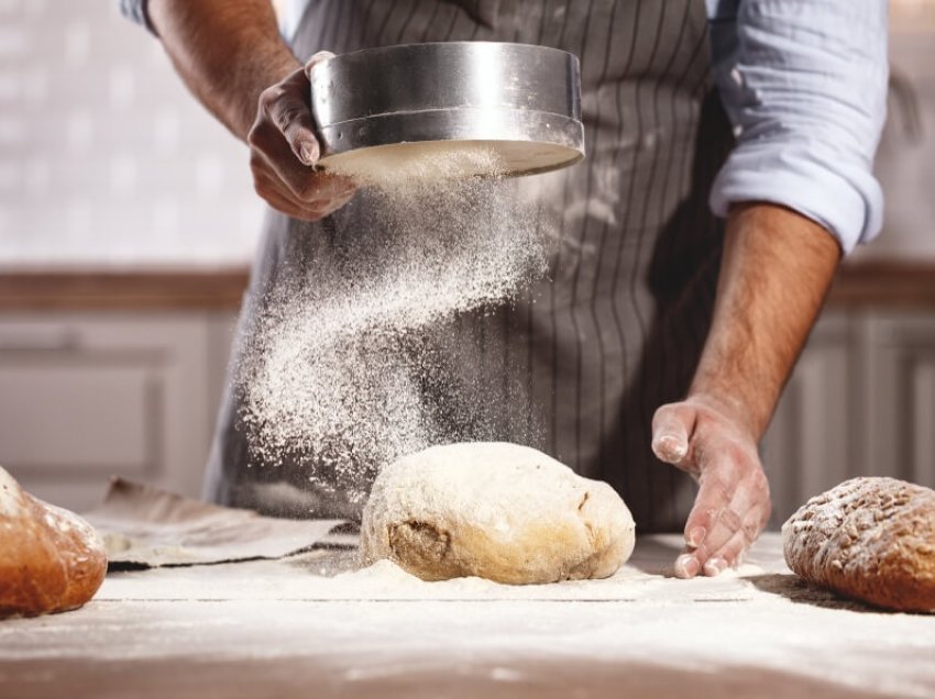S’ka punonjës për furrat, në Berat paralajmërohet shtrenjtimi i bukës! Shoqata: Për të mbajtur punëtorët pagat janë rritur 80%