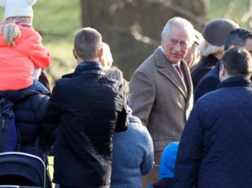 Mbretit Charles i ndodh incidenti i papritur me një fans në Gjermani