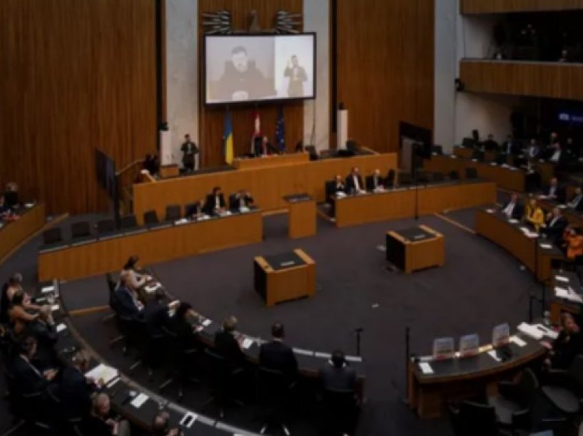 Deputetët austriakë të ekstremit të djathtë largohen nga fjalimi i Zelenskyt në parlament