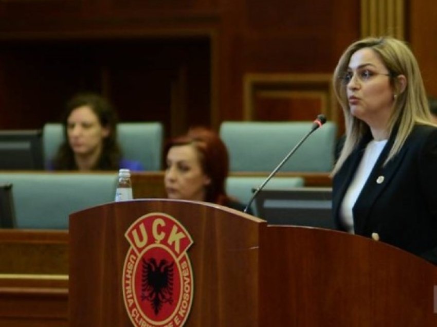 Bashkëshortja e Rexhep Selimit reagon pas lajmit për largimin e avokatit