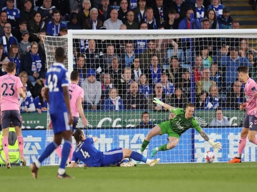 Leicester City dhe Evertoni ndajnë pikët në një sfidë dramatike