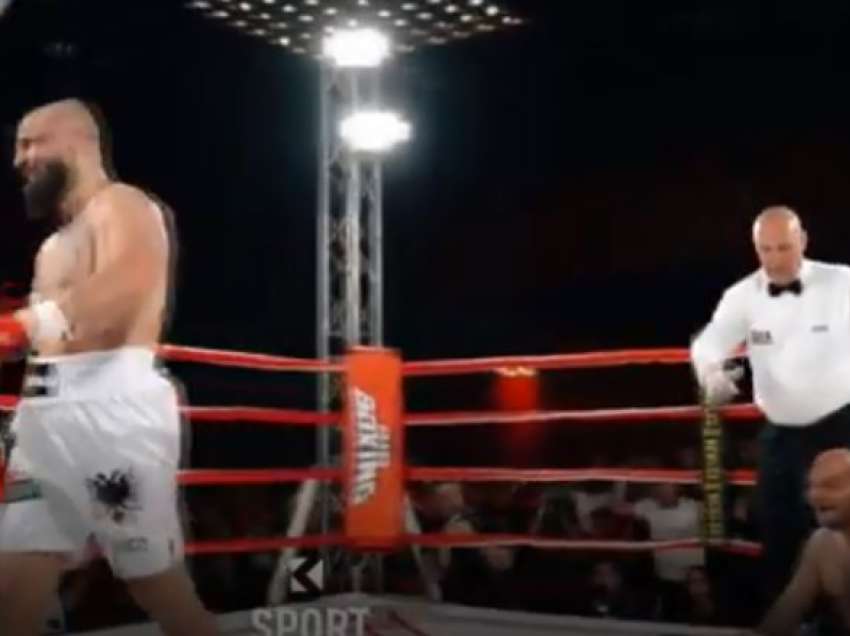 E ofendoi me origjinë, boksieri shqiptar e “demolon” kundërshtarin në ring