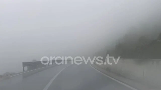 Shi dhe mjegull e dendur në Vlorë