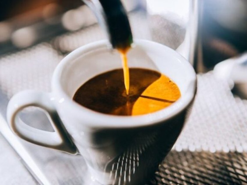 Sa kafeinë ka në një filxhan kafeje – Ndikimet në organizëm