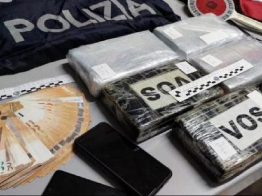 Kapet me 6 kg kokainë dhe 3000 euro cash duke drejtuar një kamion, arrestohet shqiptari në Itali