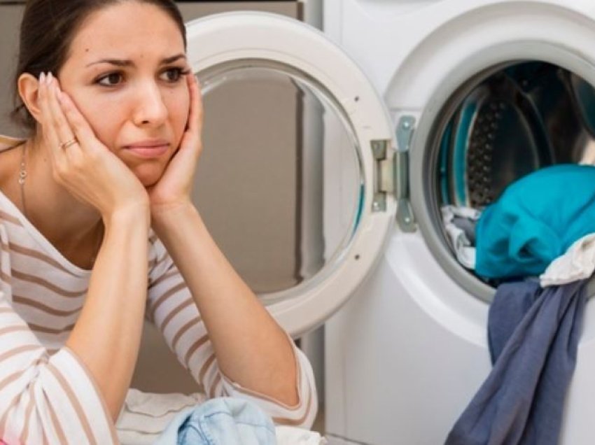 Ky gabim që bëni me lavatriçen po ju shkatërron rrobat