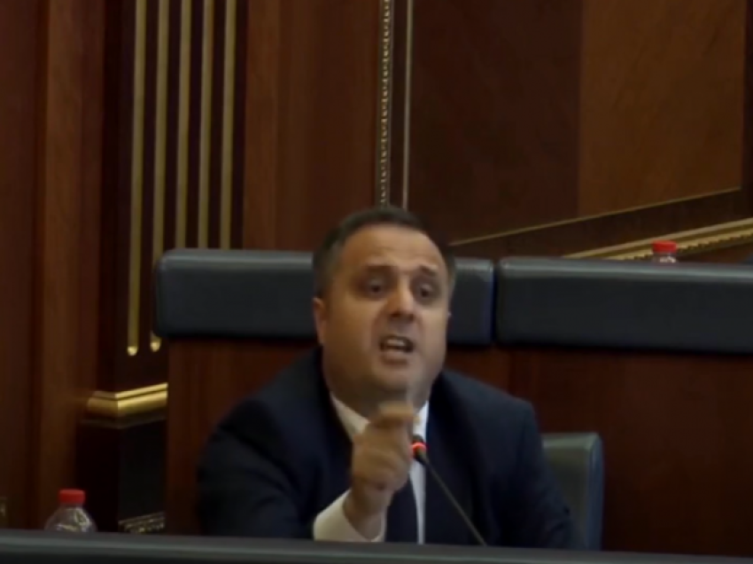 Deputeti i LDK’së – ministrit Murati: Dikush po të shikon në televizor e po të mëson çka me thanë