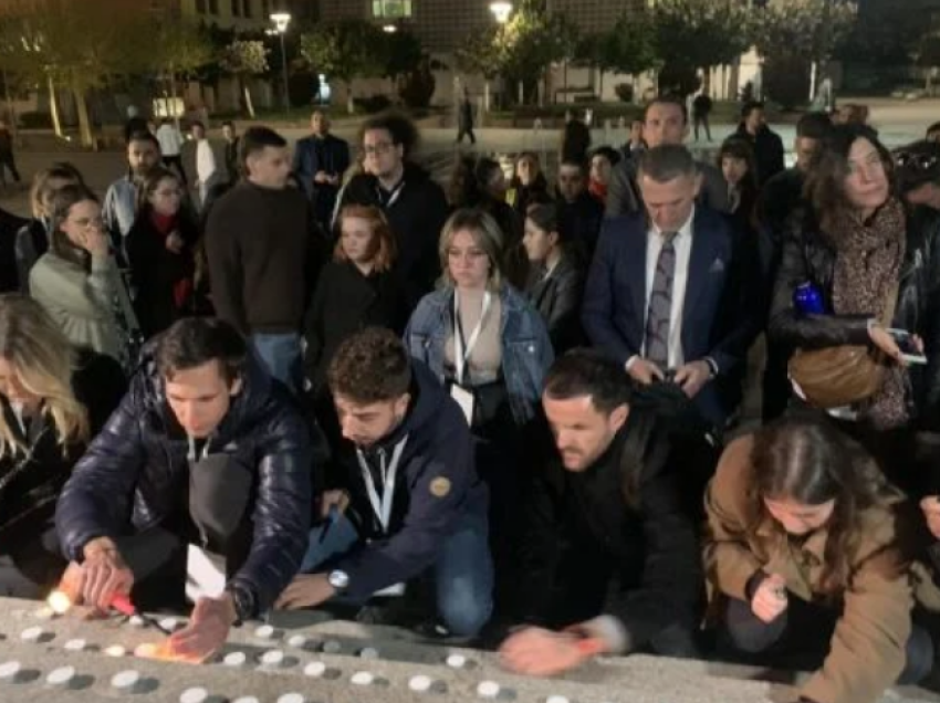 Në Prishtinë ndizen qirinj për atë vrarët në Beograd