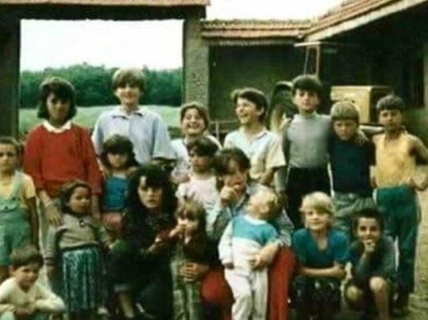 Qirinjtë në Prishtinë për viktimat në Beograd, Zyberaj: Kur vriteshin fëmijët e Kosovës Rashiq festonte me këngë çetnike
