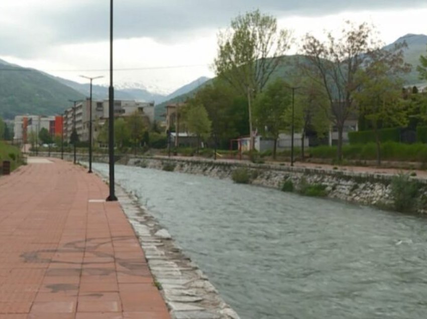 Shëtitorja përgjatë Shkumbinit në Tetovë, po rrezikon jetën e qytetarëve