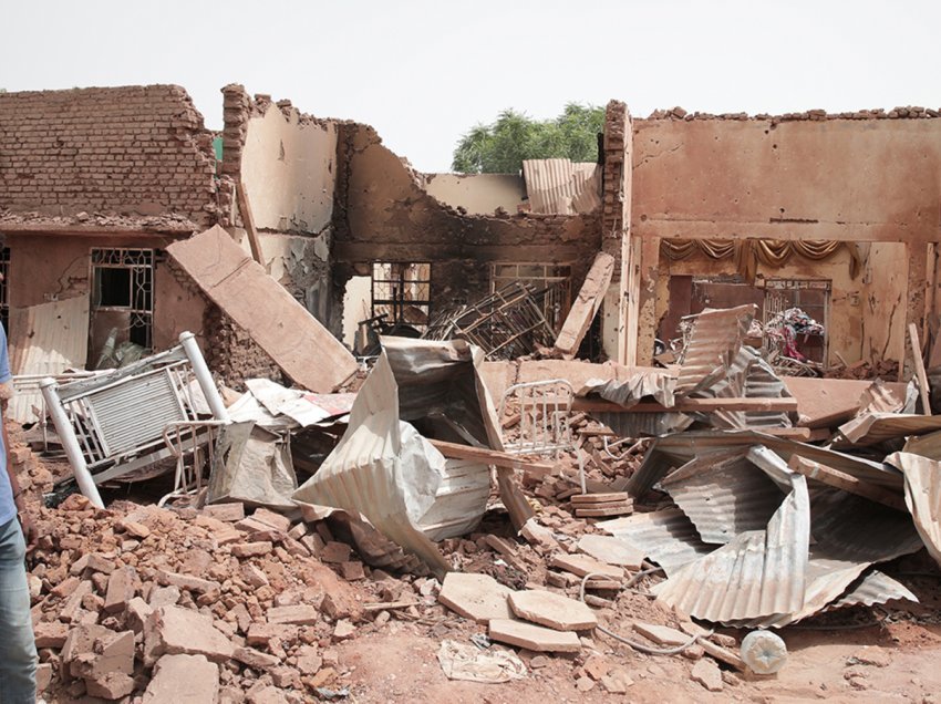 Vazhdojnë luftimet në Khartoum gjersa ndërmjetësit kërkojnë t’i jepet fund konfliktit në Sudan