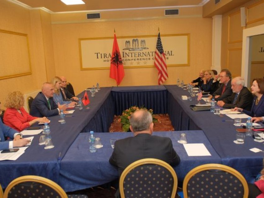 “Më 14 maj merr fund monizmi vendor”, Meta takim me delegacionin e Këshillit të Ambasadorëve Amerikanë: Partneriteti mes nesh, i rëndësishëm për PL