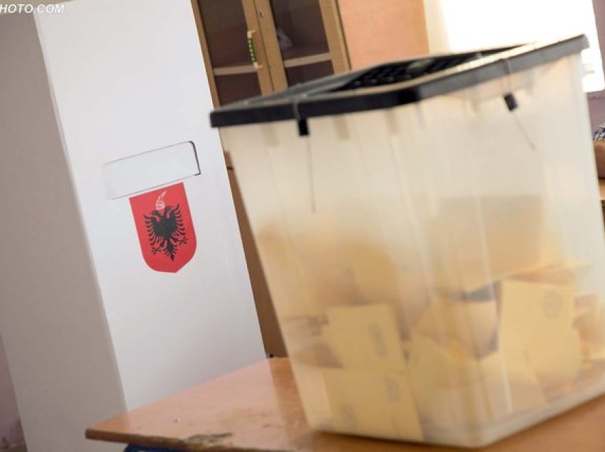 Zgjedhjet lokale, nis shpërndarja e materialeve zgjedhore në Lezhë