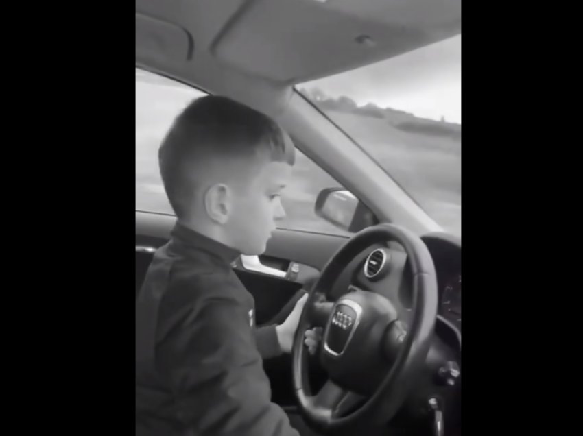 7-vjeçari nget veturën mbi 100km/h në një rrugë të Kosovës, madje bën tejkalime të rrezikshme