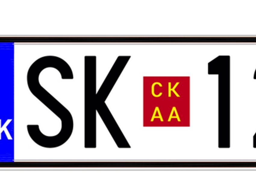 Stiker “NMK” në vend të targave të reja, lehtësohet xhepi i qytetarëve