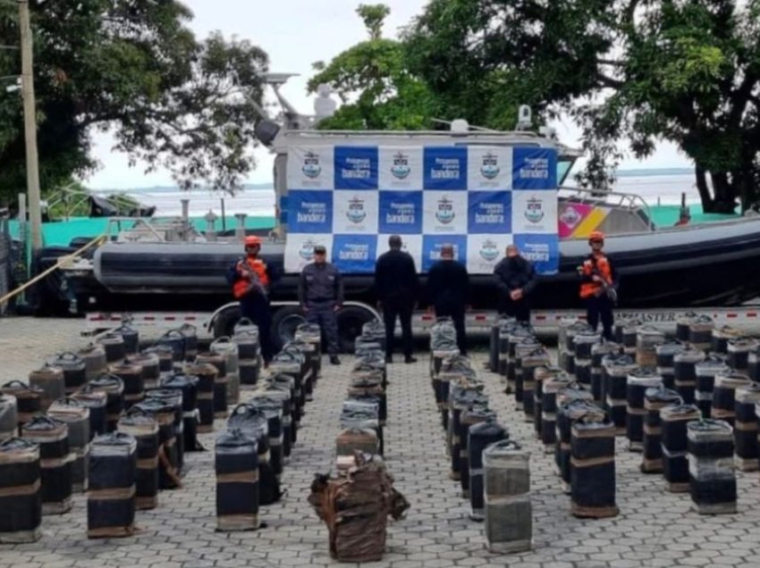 Marina kolumbiane sekuestron nëndetësen më të madhe të improvizuar me drogë, bllokohen 3 ton kokainë