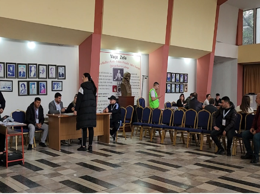 Ende asnjë votë në Dimal, votuesit kthehen në shtëpi pas problemeve me pajisjet elektronike