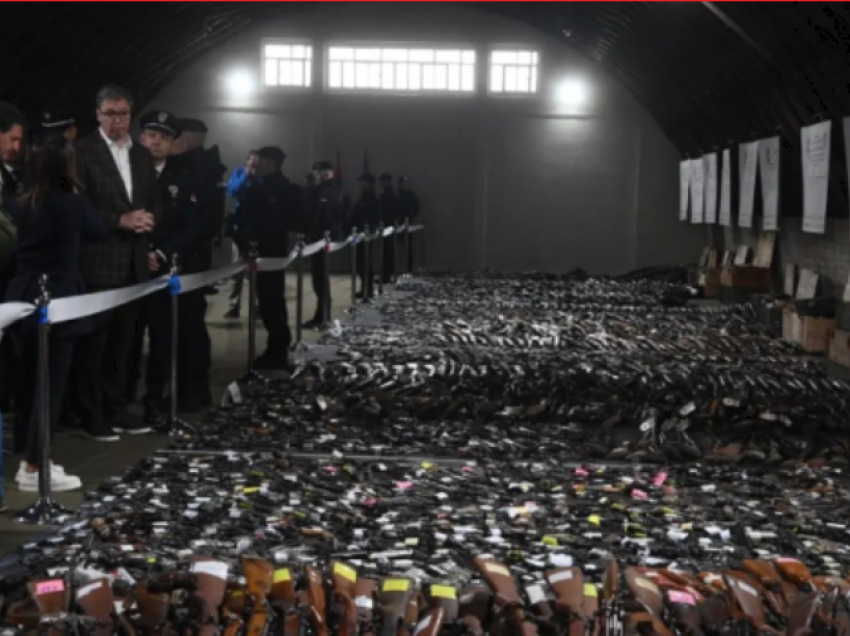 Vuçiq: Serbët kanë dorëzuar rreth mbi 13 mijë armë, granata, bomba, mortaja, snajperë