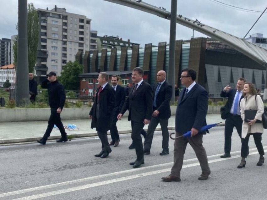 Lajçak e vizitove veriun, a vërejte ndonjë simbol të shtetit të Kosovës?