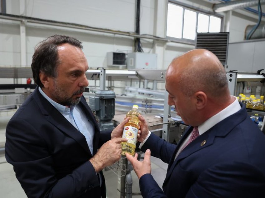 Haradinaj viziton fabrikën e vajit “Floil”, prodhuesit vendës po avancojnë kualitetin e prodhimit
