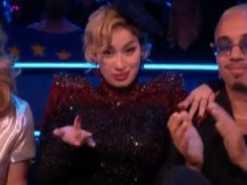 Këngëtarja shokon live regjinë e Eurovisionit, nxjerr gishtin e mesit 
