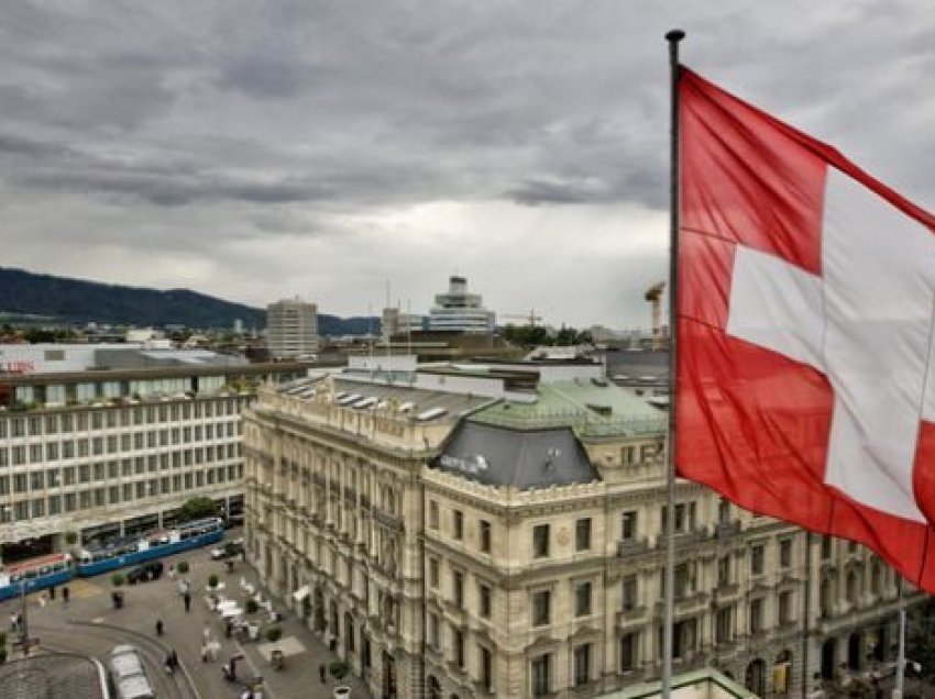 Vazhdojnë rastet e uljes së pagave në Zvicër