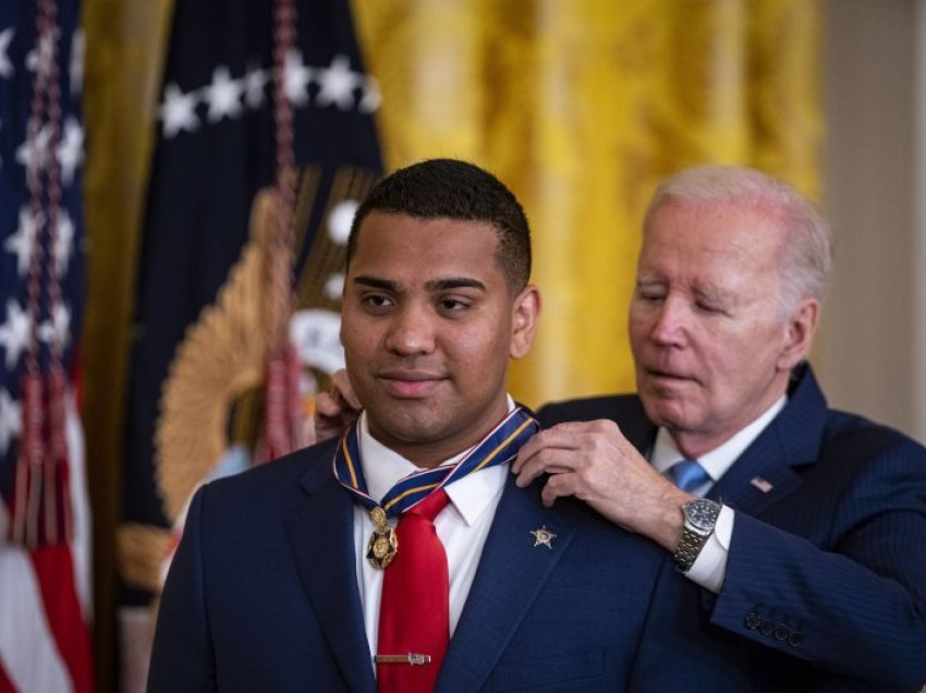 Bideni nderon me “Medaljen e Trimërisë” nëntë oficerë, përfshirë dhe dy të rënë