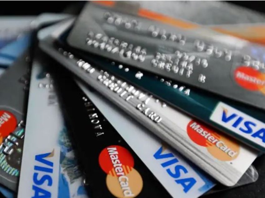 Një person kreu blerje në vlerë të 17 mijë eurove duke keqpërdorur kartela bankare
