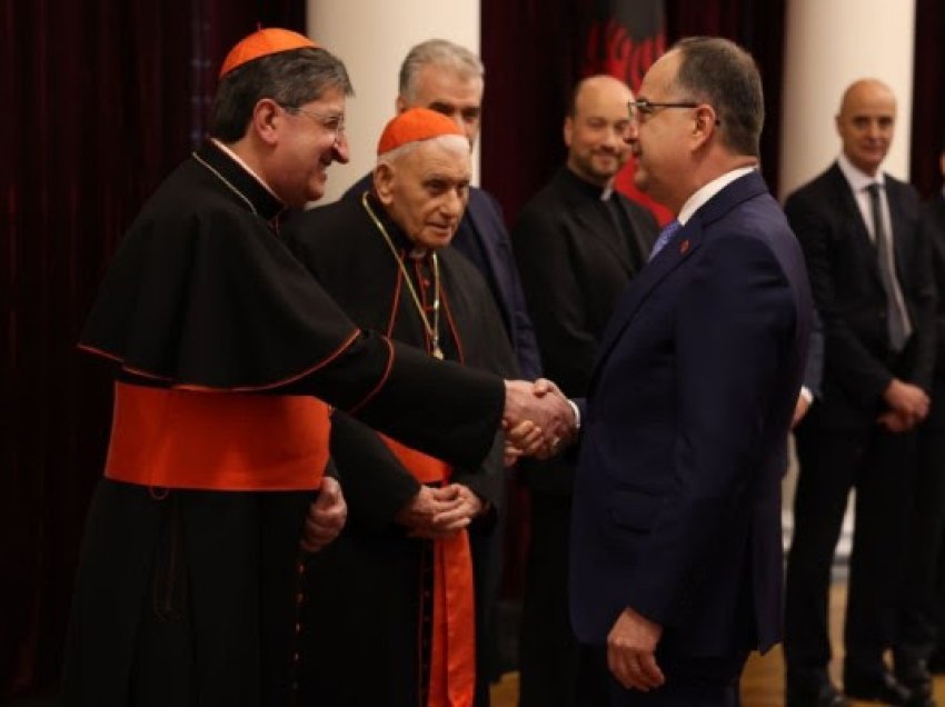 ​Begaj takohet me kryeipeshkvin e Firences dhe me kardinalin Ernest Simoni