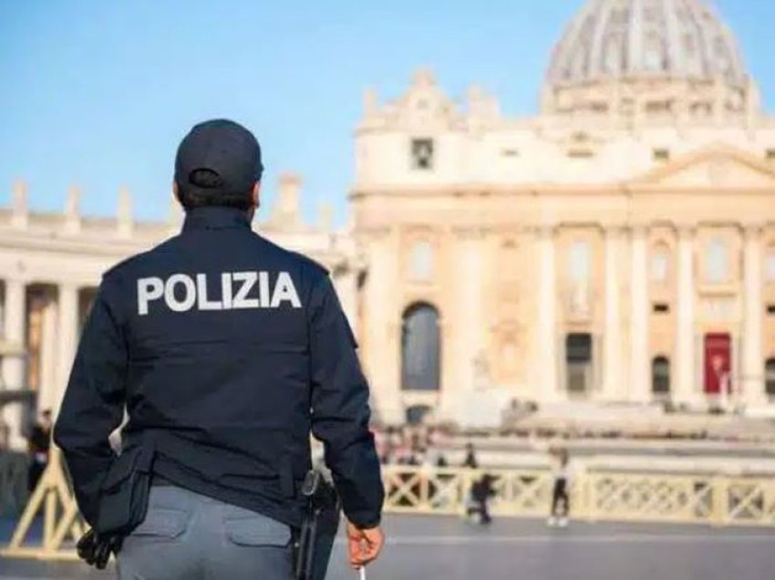 Nuk i bindet urdhërit, 40-vjeçari bën veprimin e papritur ndaj policisë në Vatikan