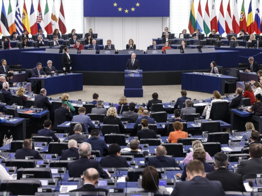 Parlamenti Europian i bën thirrje pesë vendeve anëtare të BE-së që ta njohin pavarësinë e Kosovës