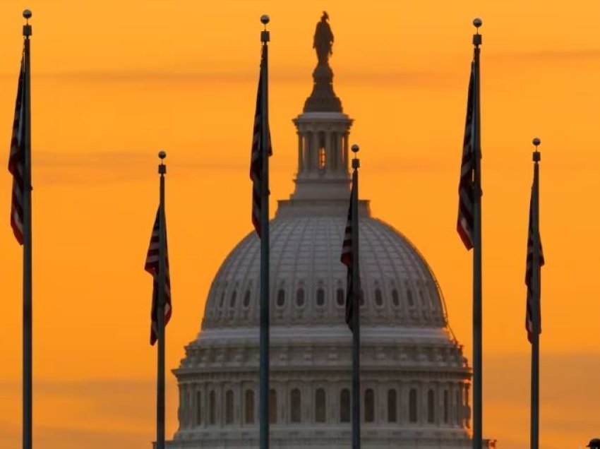 Uashingtoni në qetësi, ndërsa afron afati për një marrëveshje për tavanin e borxhit