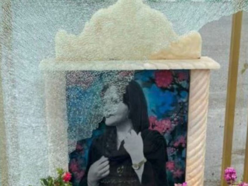 Vandalizohet varri i Mahsa Aminit, familja akuzon qeverinë e Iranit