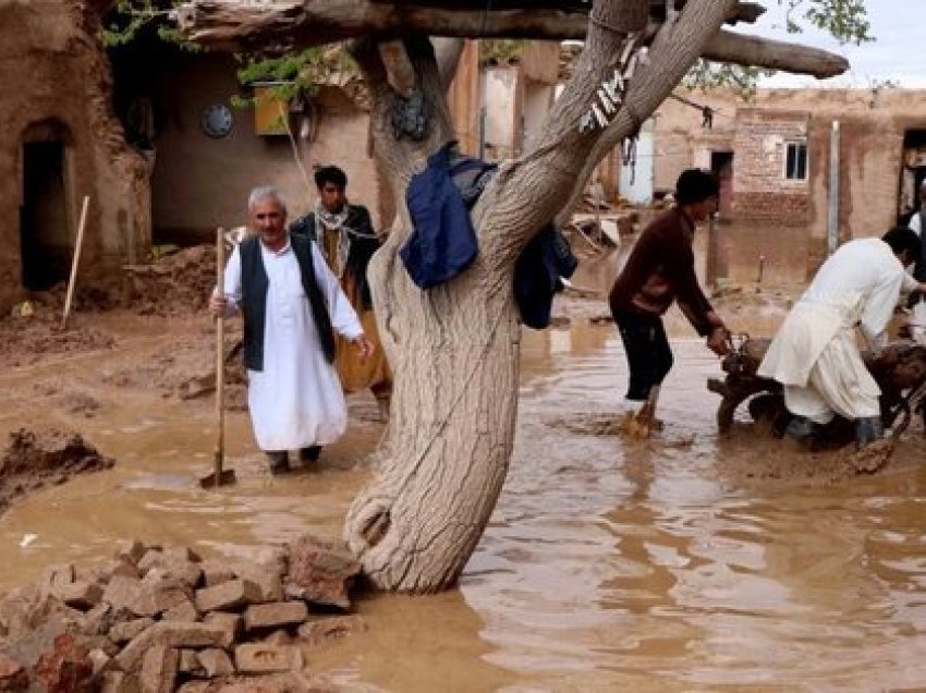 6 të vrarë, 100 shtëpi të shkatërruara nga përmbytjet në Afganistan