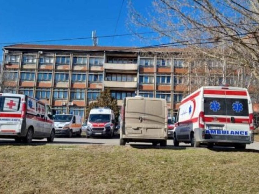Spitali i Mitrovicës Veriore: Disa qytetarë erdhën me lëndime të lehta, asnjë s’u hospitalizua