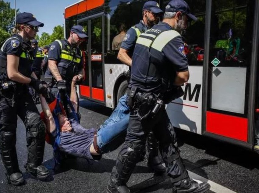 Çfarë ndodhi në Holandë? Qytetarët ‘pushtojnë’ sheshet, policia arreston 1500 persona