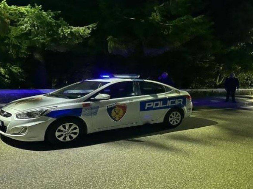 Aksident i rëndë gjatë natës në Shkodër/ Mjeti humb kontrollin duke dalë nga rruga, humb jetën 28-vjeçari
