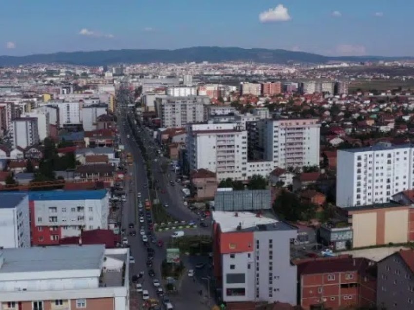 Fushë Kosovë: 37-vjeçarja ballafaqohet me një grua në mes të rrugës, ia merr nga qafa zinxhirin e arit
