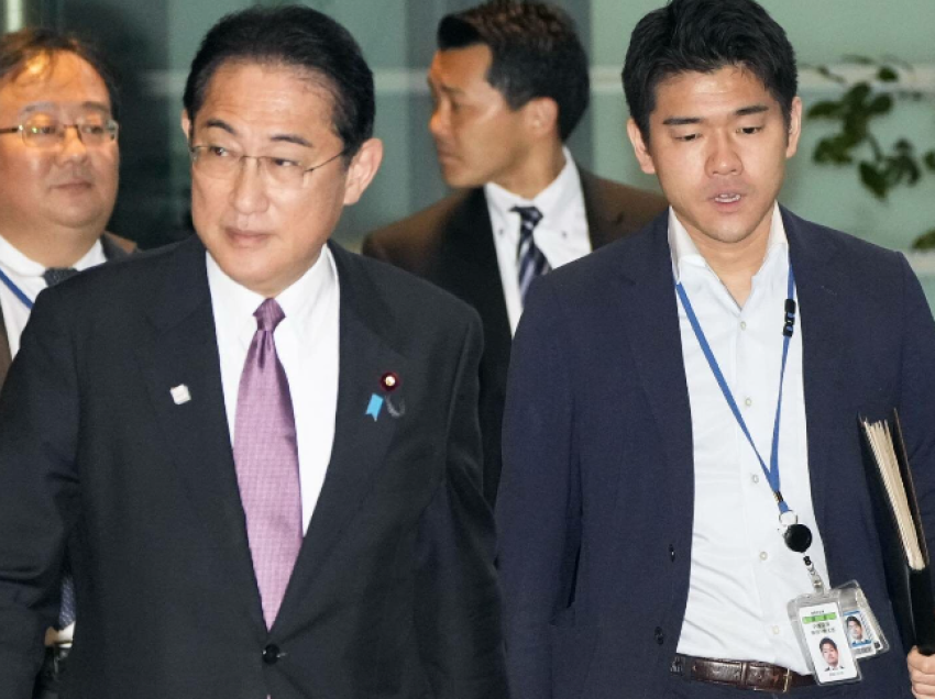 Kryeministri japonez shkarkon të birin nga detyra si sekretar politik