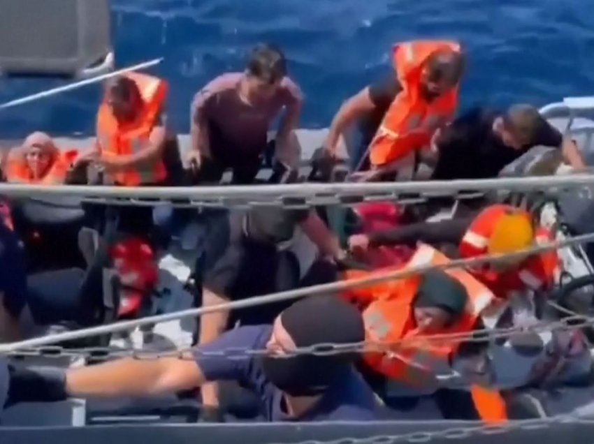 Greqia keqtrajton azilkërkuesit, raporti: Dhunë, tortura dhe rikthim në det