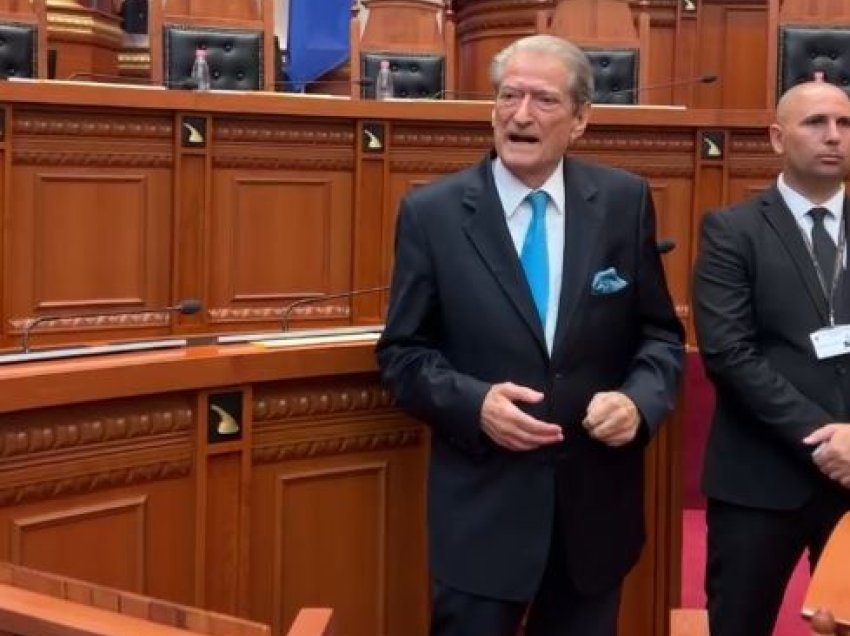  Berisha flet nga foltorja e Kuvendit: Këto që po i ndodhin opozitës nuk kanë ndodhur as në fundin e diktaturës