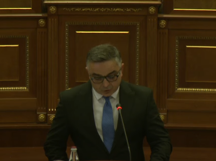 Tahiri: Përmes raportimit të vonuar në Kuvend, Kurti po i bën favor Vuçiqit
