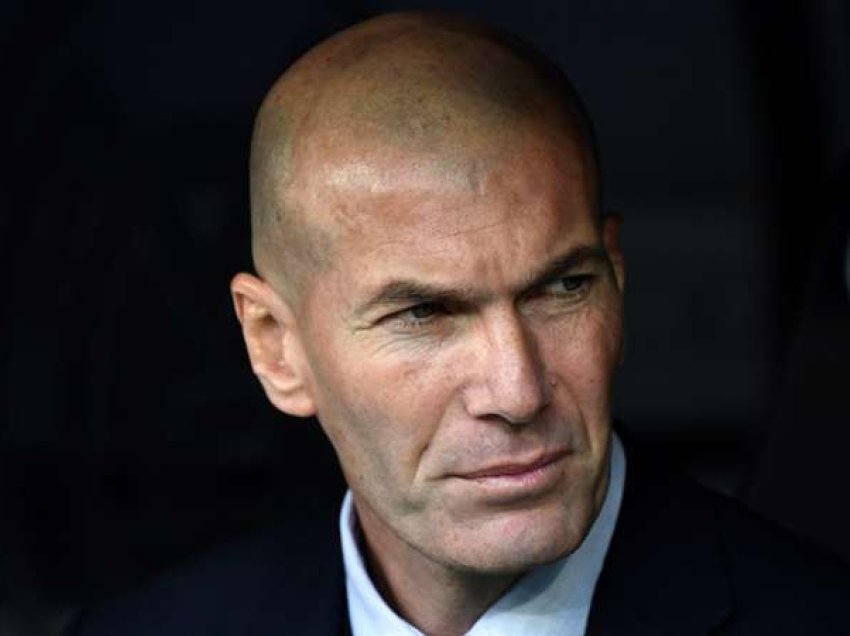 Unitedi po e “vëzhgon” Zidanen si pasardhës të mundshëm të Ten Hagut