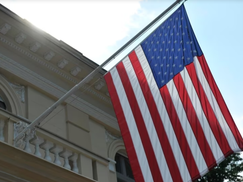 Ambasada amerikane për Vulinin: Ne nuk ndërhyjmë në vendimet e personelit të autoriteteve serbe