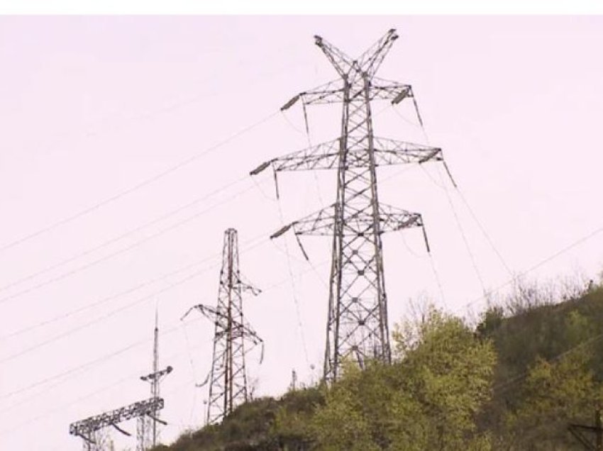 Moti i keq lë fshatrat pa energji elektrike, probleme dhe në Shkodër
