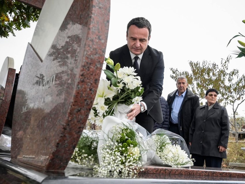 “E kanë mbytyr në burgun e Prizrenit”, Kurti kujton Astrit Deharin – ka një kërkesë urgjente për prokurorinë
