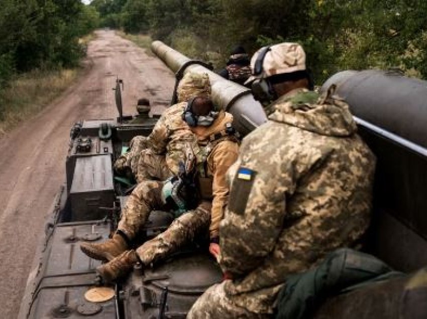 Ukraina ka nisur një hetim pasi ushtarët ukrainas u vranë nga një sulm raketor rus në një ceremoni çmimesh