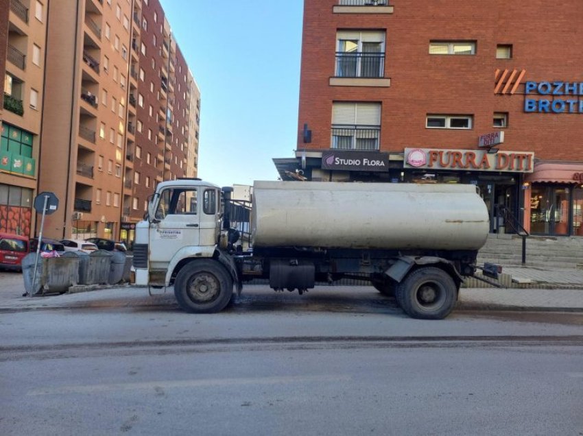 Ujësjellësi i Prishtinës vazhdon furnizimin me ujë të pijshëm përmes autoboteve