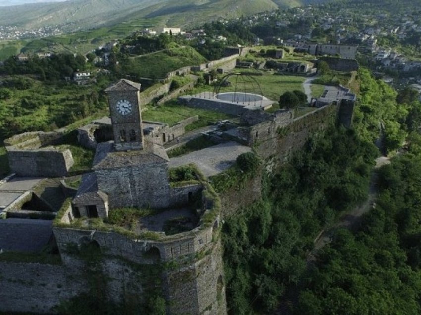 Rritet numri i vizitorëve në Kalanë e Gjirokastrës